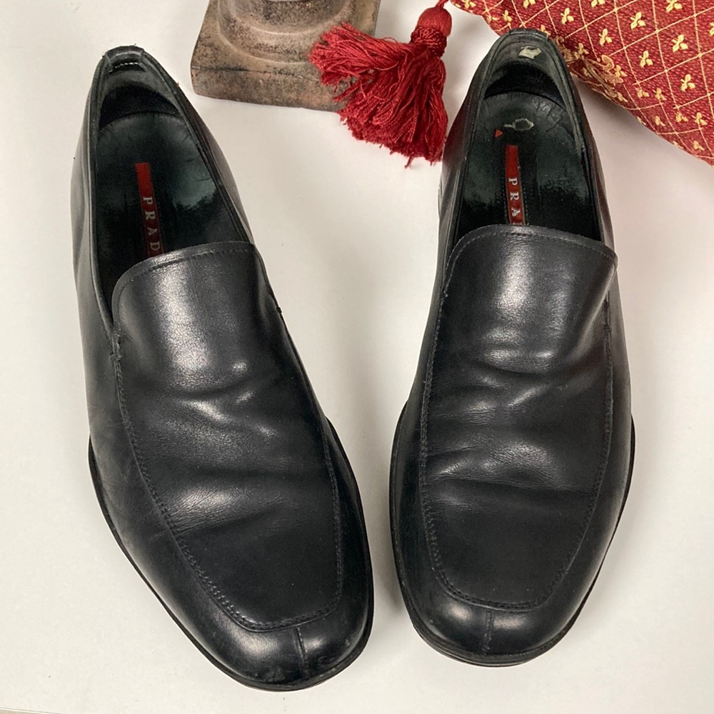 PRADA Men’s size 9 1/2 (40) black leather loafers